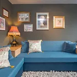 Pass The Keys New Stylish & Elegant 2 Bed Apartment In The City!