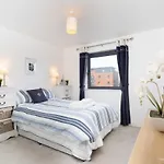 Cardiff Bay Flat With Water Views