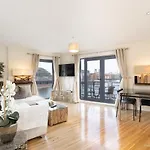 Cardiff Bay Flat With Water Views