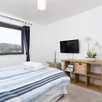 Cardiff Bay Flat With Water Views