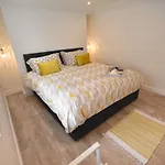 Modern Apartment Near City Centre And The Bay