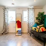 Cardiff Getaway - City Center - Free Parking
