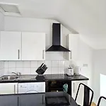 Harlequin Apartments By Switchback Stays