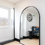 The Berriman Collection Stylish Apartment Sleeps 3