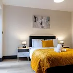 The Berriman Collection Stylish 2 Bedroom Apartment