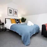 2 Bed Flat Near Stadium With Street Parking By Cto Serviced Apartments