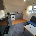 Entire Victoria Park Cardiff Apartment With Free Street Parking Bus 17 And 18 Direct To Cardiff City Centre, Fast Free Wi-Fi