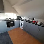 Entire Victoria Park Cardiff Apartment With Free Street Parking Bus 17 And 18 Direct To Cardiff City Centre, Fast Free Wi-Fi