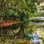 The Coral Suite - 2 Bedroom Apartment In Lakeside, Cardiff Minutes From Roath Park Lake