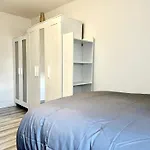 Large Double Room In Cardiff City Centre Host Lives Onsite, Room Only With Own Bathroom