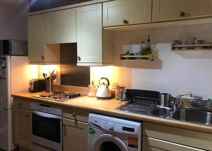 Waterfront Apartment With 2 Free Parking Spaces Nr Cardiff Bay