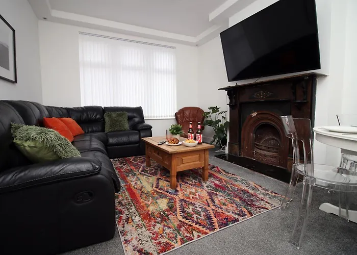 Royal Oak House - 5 Bedroom House - Wifi - Parking