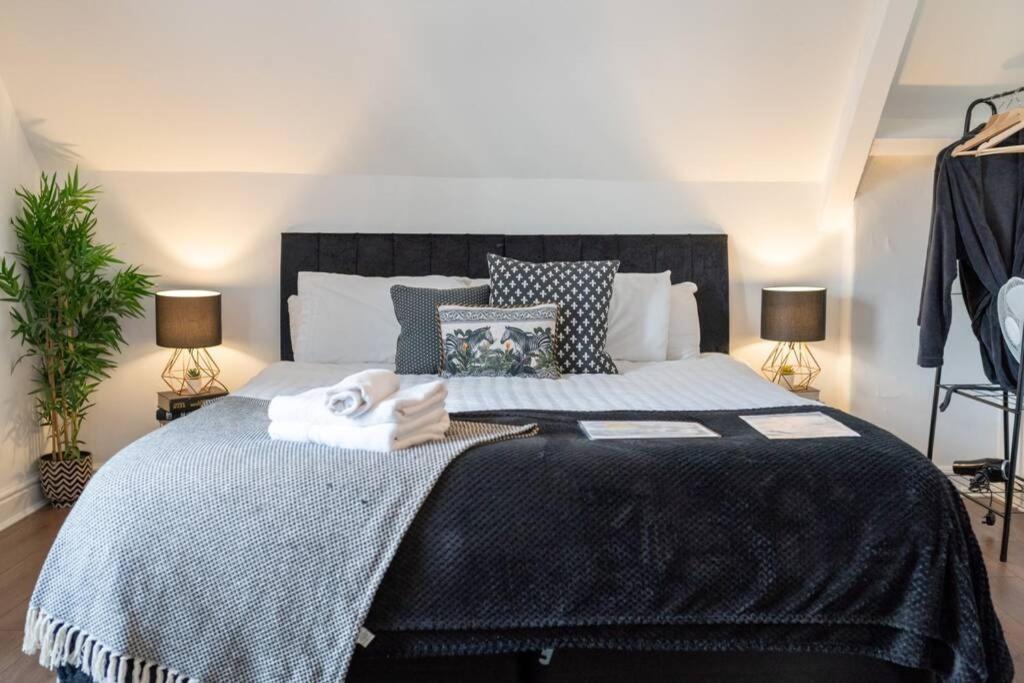 Phenix - Huge 3 Bed, Super Equipped Apartment. * Cardiff