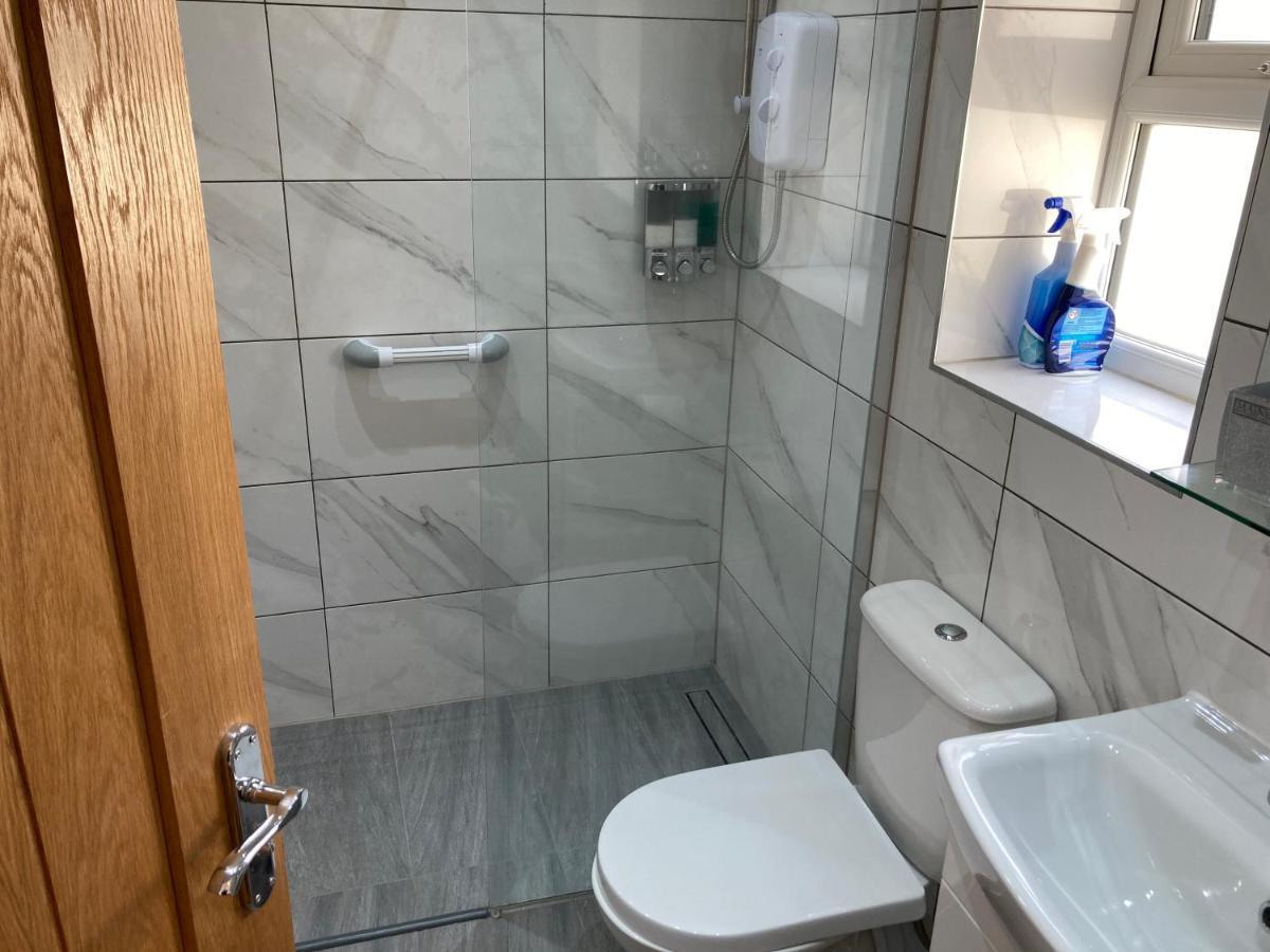 Beechfield House Modern Studio Self-contained Unit With Free Wifi And Parking And Kitchen Area 4m From Centre And Castle Apartment