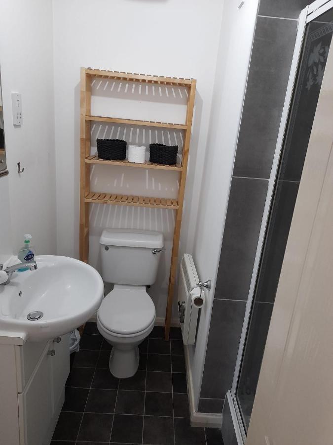 Apartment Waterfront Apartment With 2 Free Parking Spaces Nr Cardiff Bay *