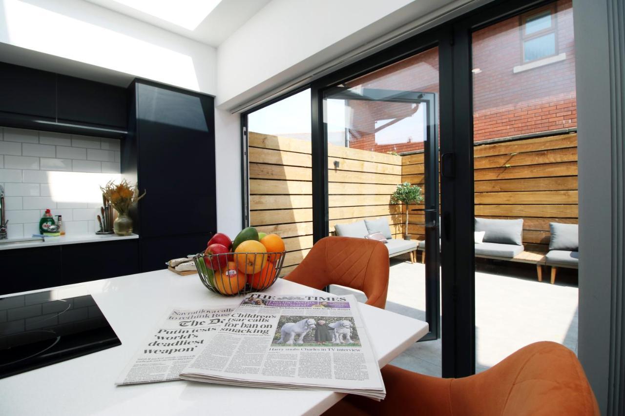 Apartment New Spacious 2 Bed Getaway - Private Courtyard! - Underfloor Heating Cardiff