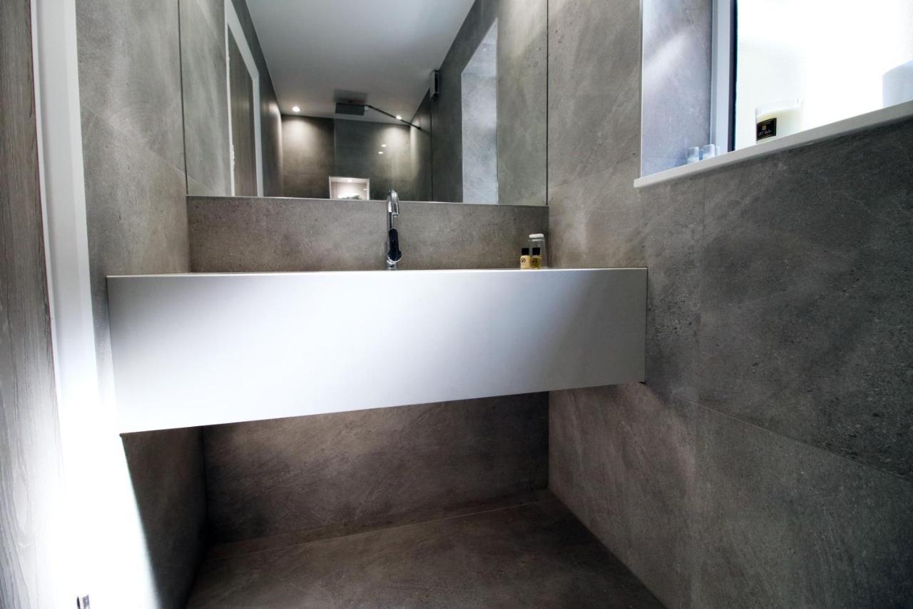 New Spacious 2 Bed Getaway - Private Courtyard! - Underfloor Heating