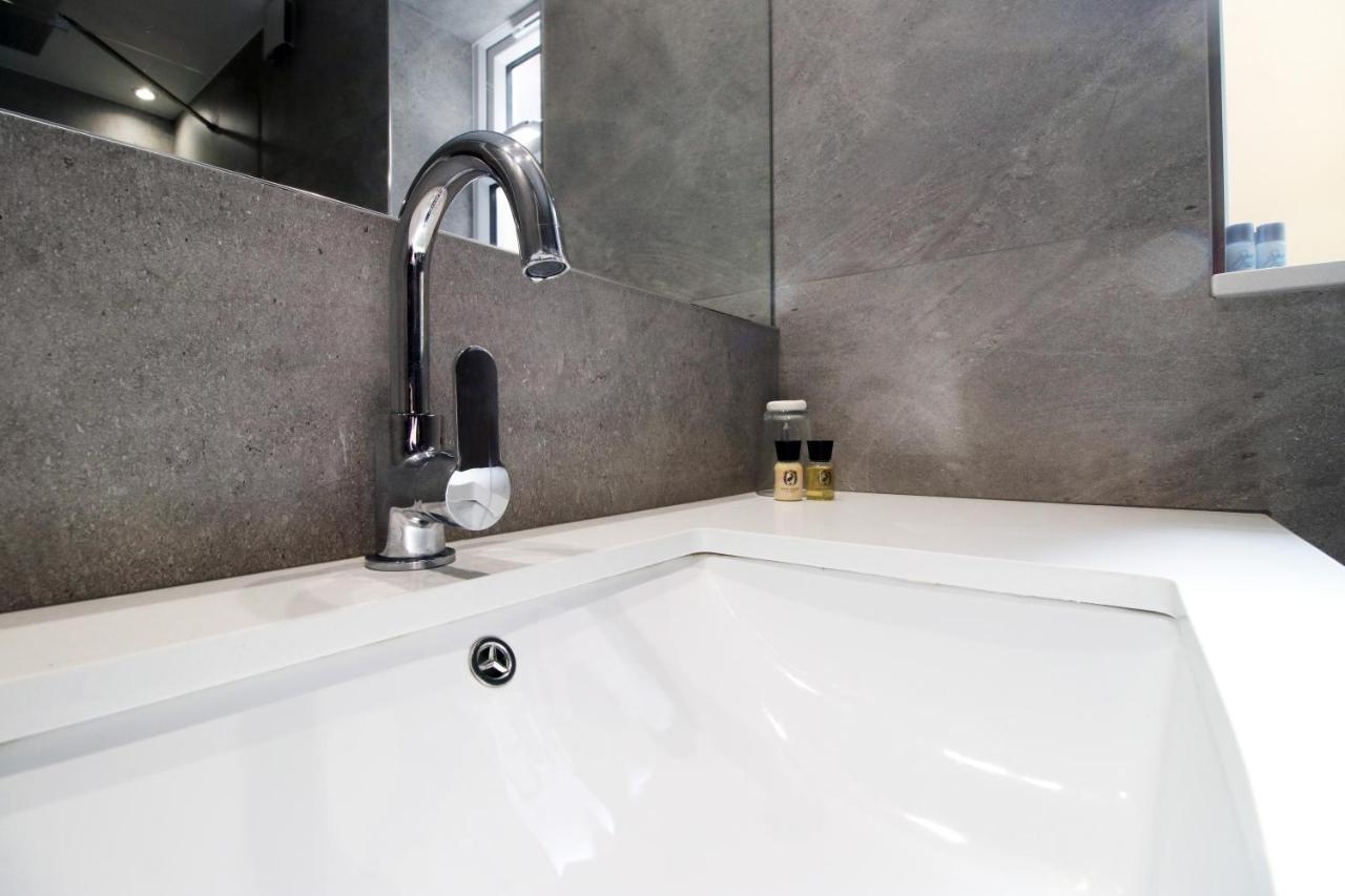 Apartment New Spacious 2 Bed Getaway - Private Courtyard! - Underfloor Heating