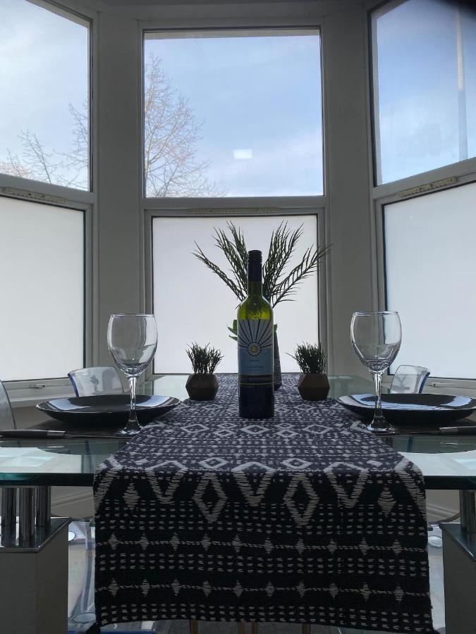 Stunning 1 Bed Spacious -central