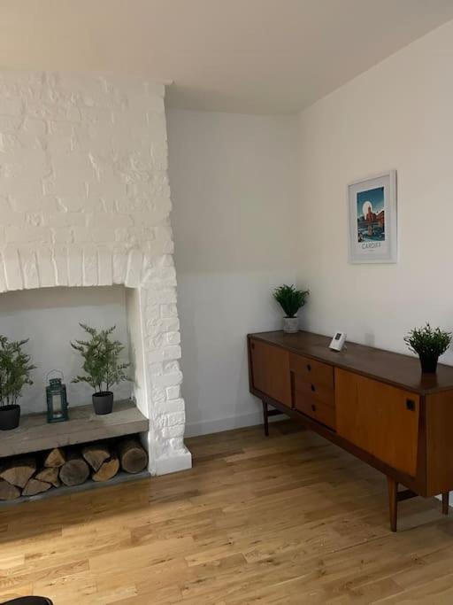 City Center House, Cardiff, Parking Permit And Garden * Cardiff