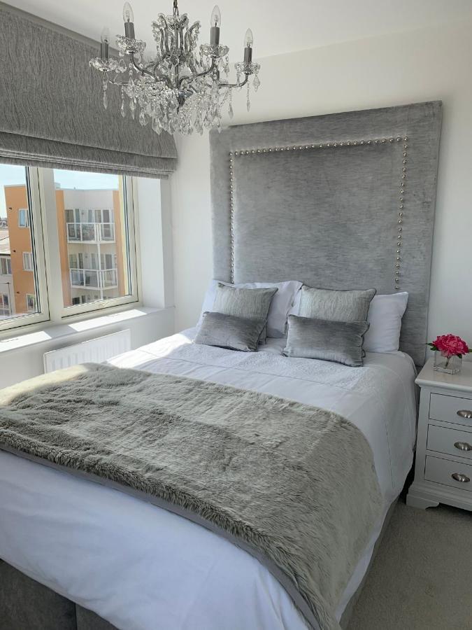 Luxury Apartment *