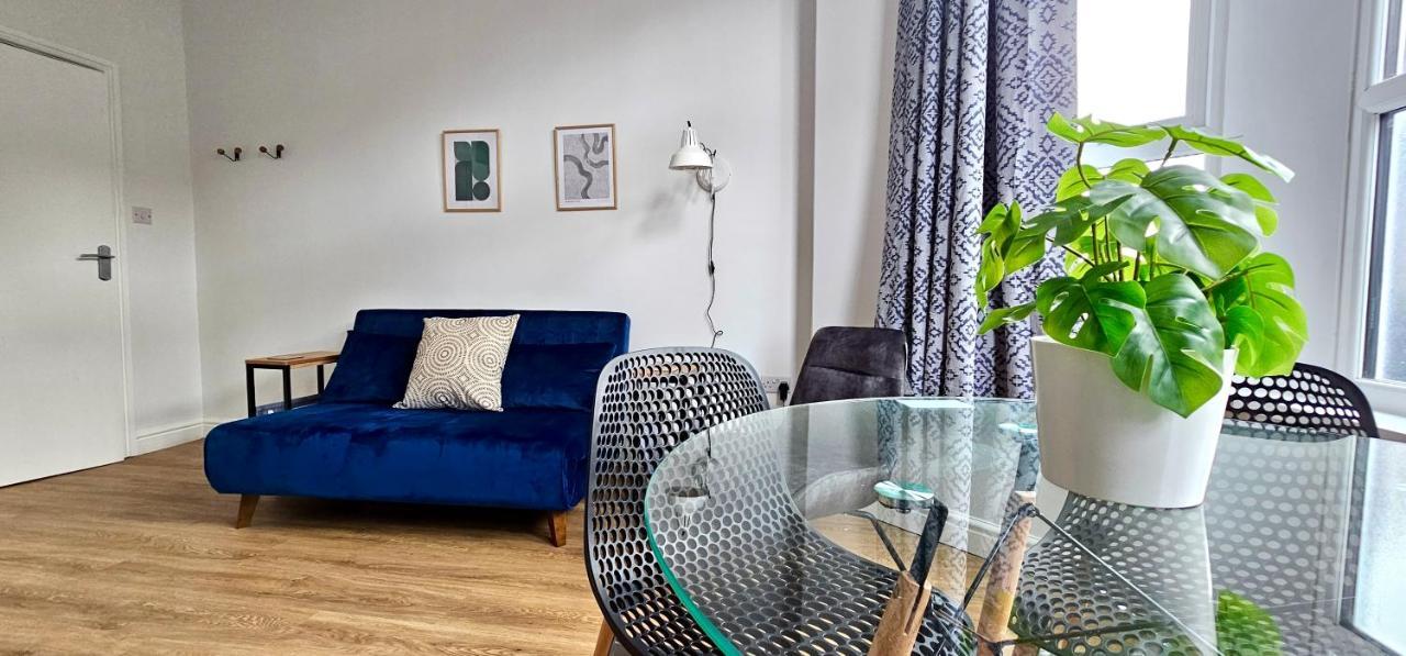 Apartment Harlequin By Switchback