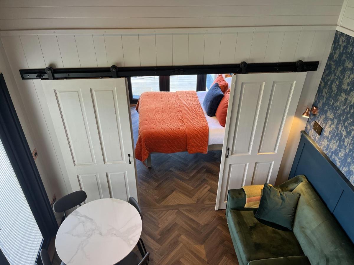 Warren Farm Retreat - Pod 1, Pod 2, And The By Ssw Holiday home Cardiff