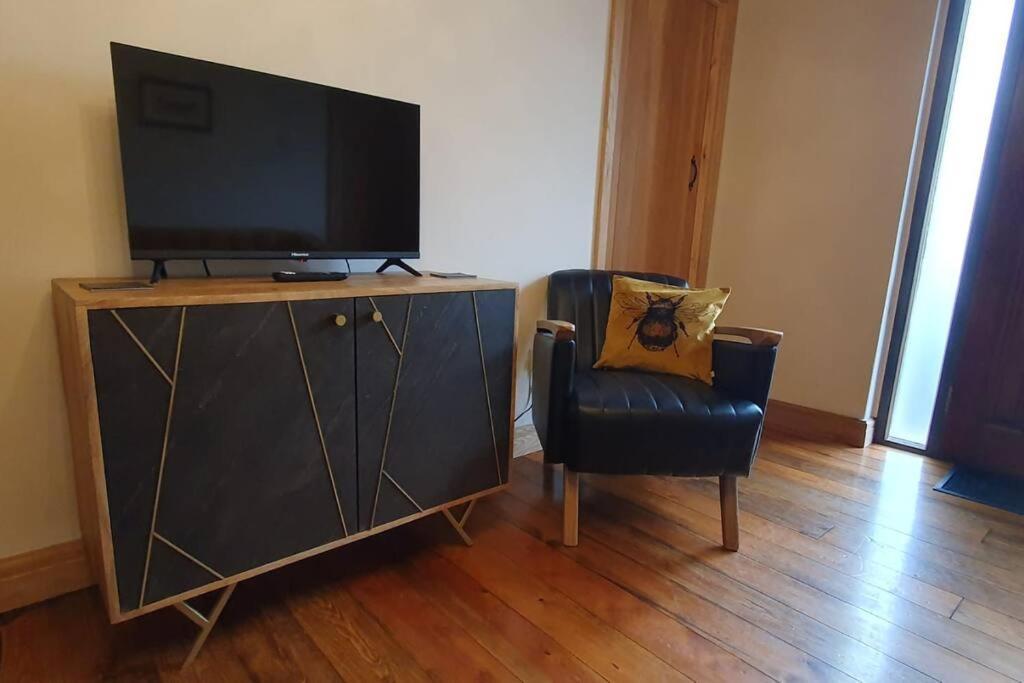 Ty Taf 2 Bed With Deck & Easy Transport Links *