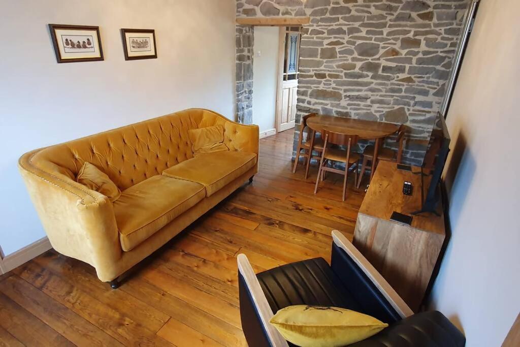 Ty Taf 2 Bed With Deck & Easy Transport Links Apartment