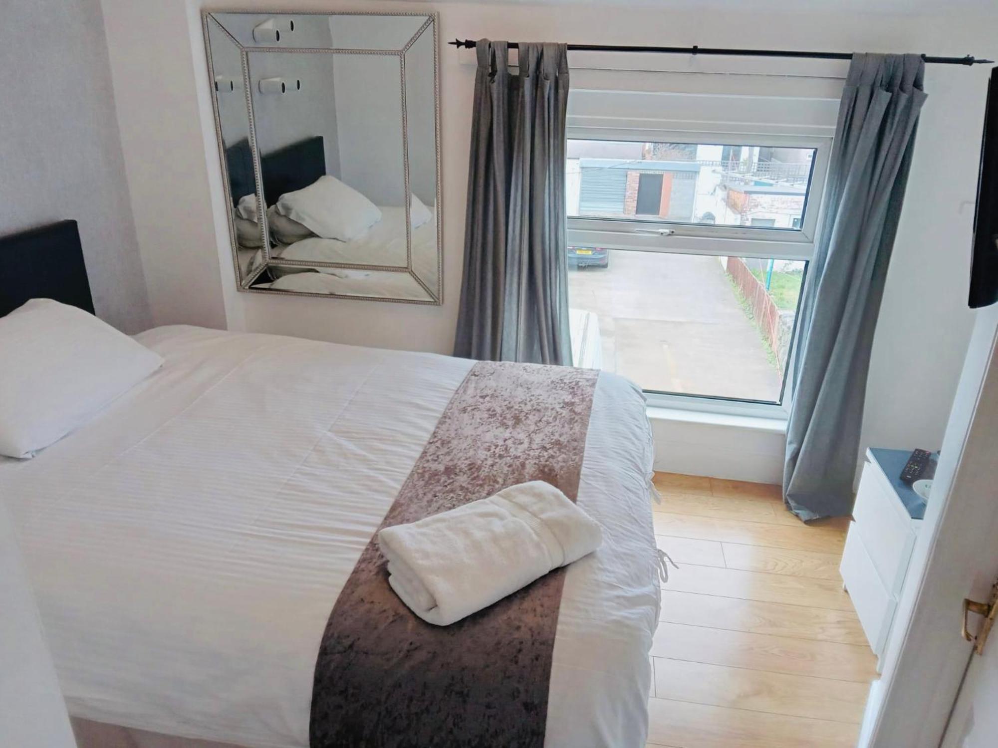 Parklane * Cardiff