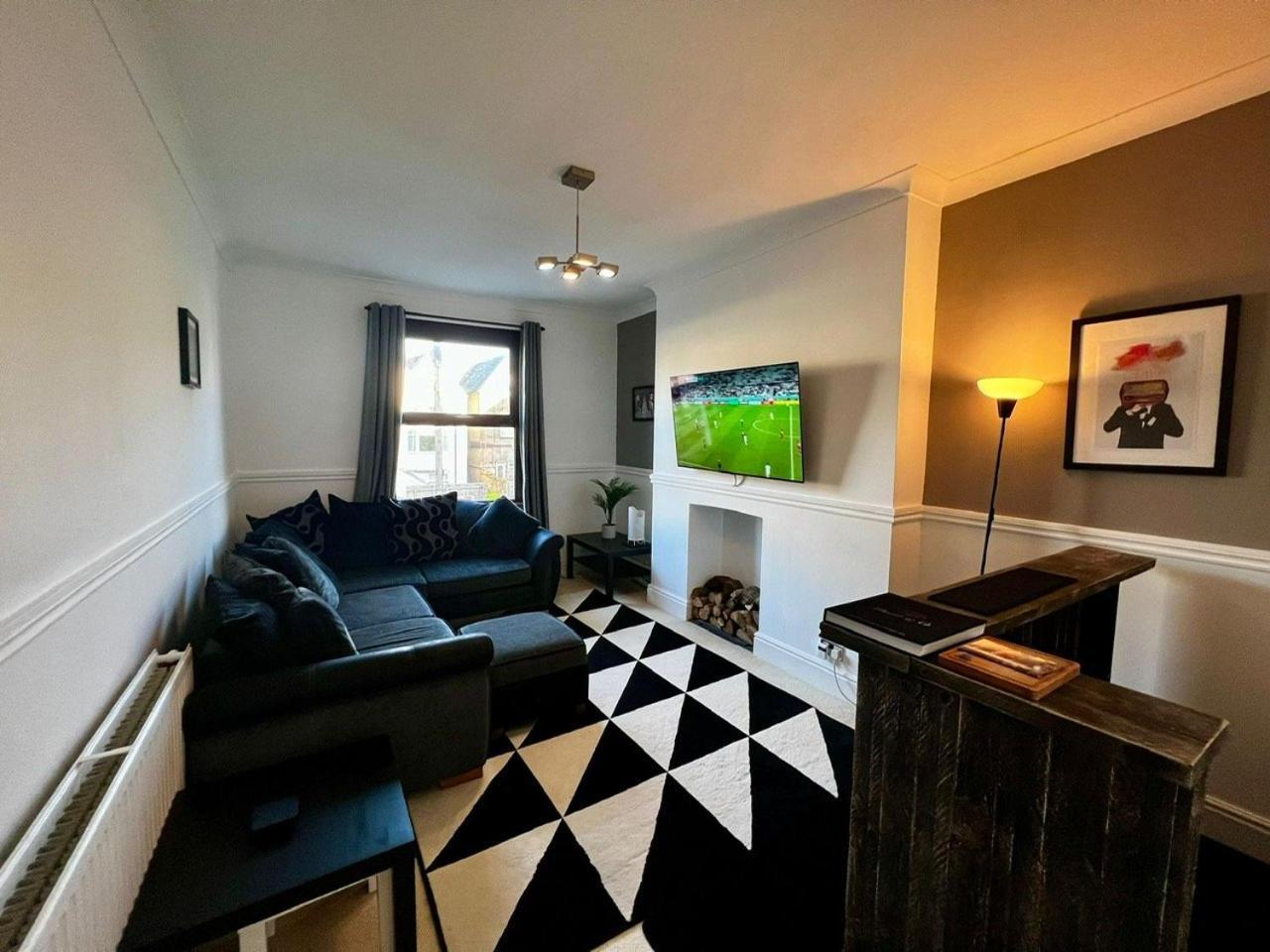 Apartment Spacious 2 Bed Flat In