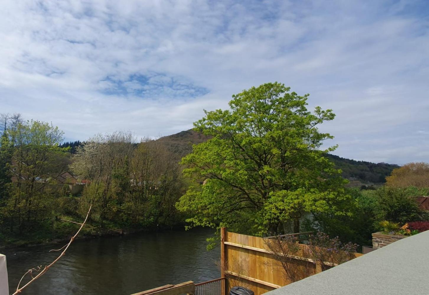 Apartment Ty Taf 2 Bed With Deck & Easy Transport Links *