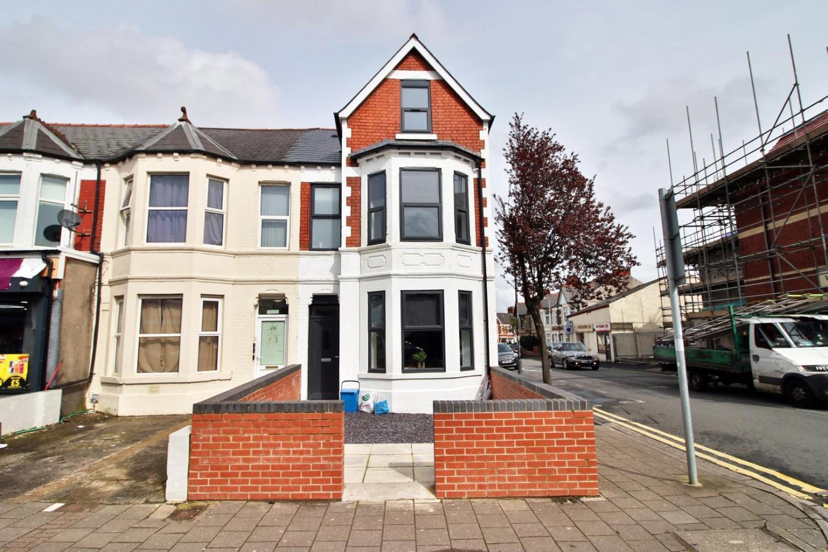 Apartment Centrally Located 2 Bedroom *