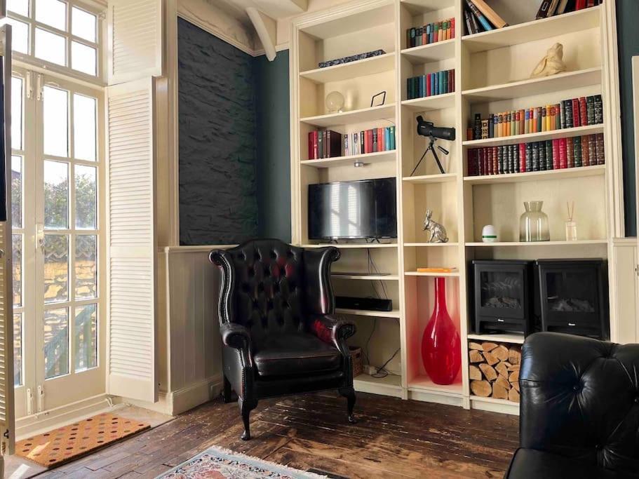 Unique Centre Couples Retreat, 1 Bed Maisonette *