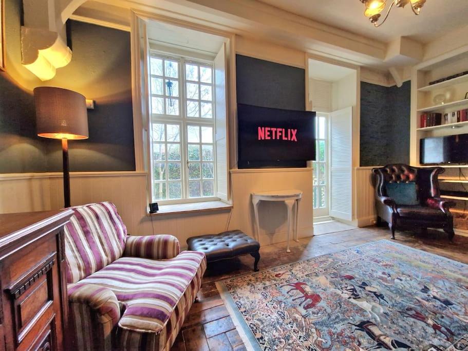 Unique Centre Couples Retreat, 1 Bed Maisonette *