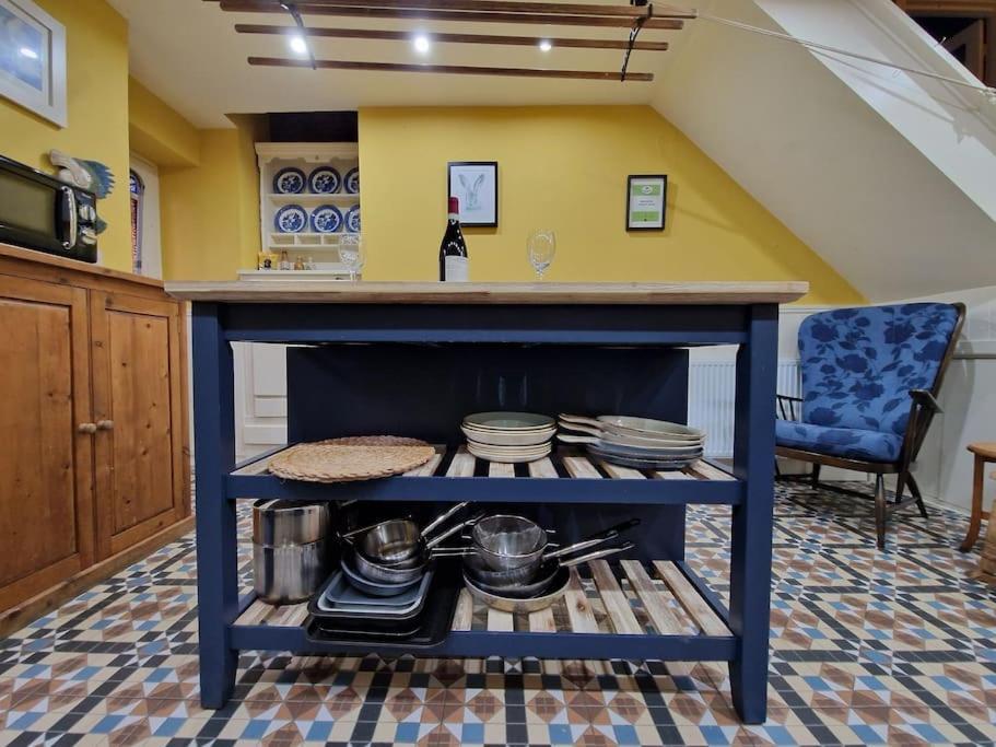 Unique Centre Couples Retreat, 1 Bed Maisonette Cardiff