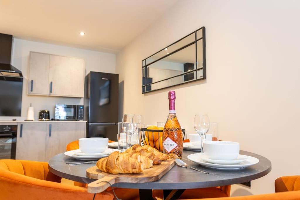 The Berriman Collection Stylish Sleeps 3 Apartment