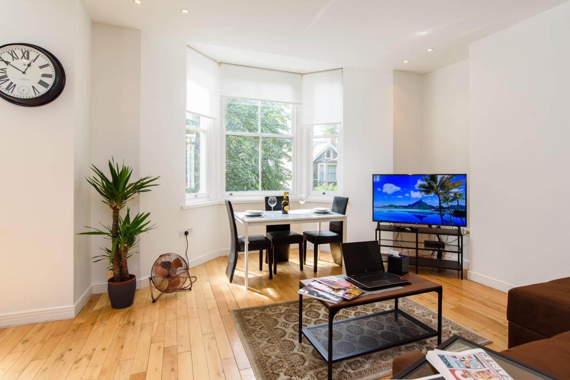 Oakfield Premier - Fast Wifi - 5 Mins Centre Apartment Cardiff