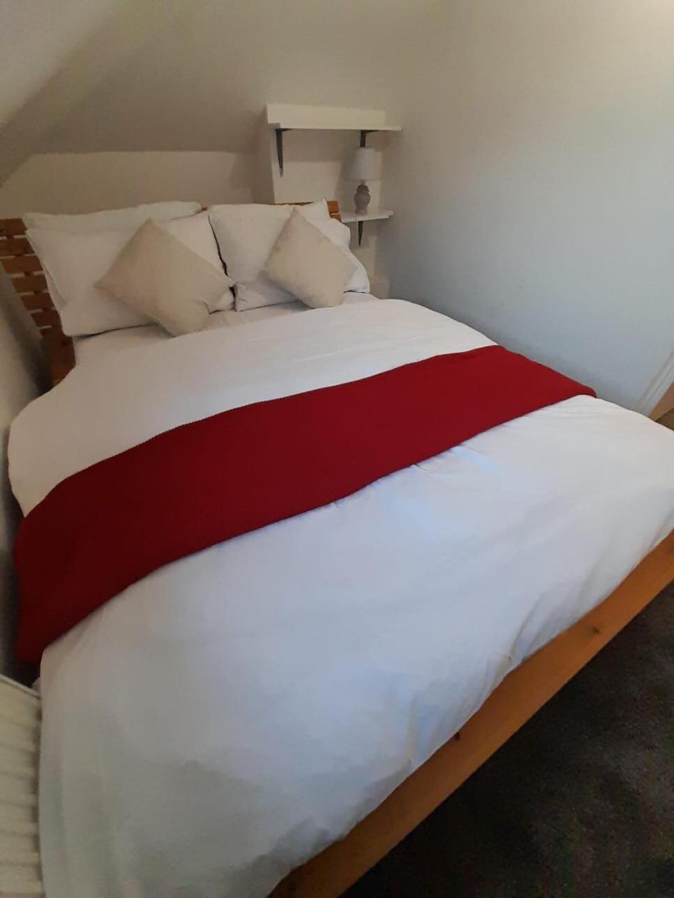 Entire Victoria Park With Free Street Parking Bus 17 And 18 Direct To Centre, Fast Free Wi-fi Apartment Cardiff