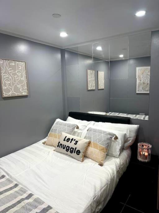 Apartment 1 Bedroom Flat In Center *