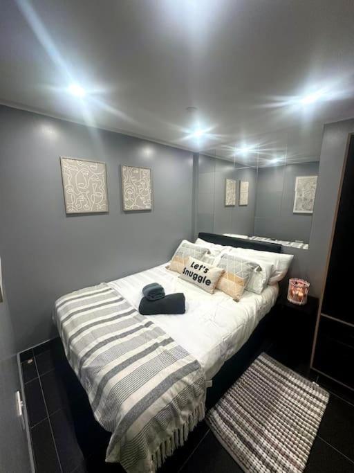 Apartment 1 Bedroom Flat In Center Cardiff