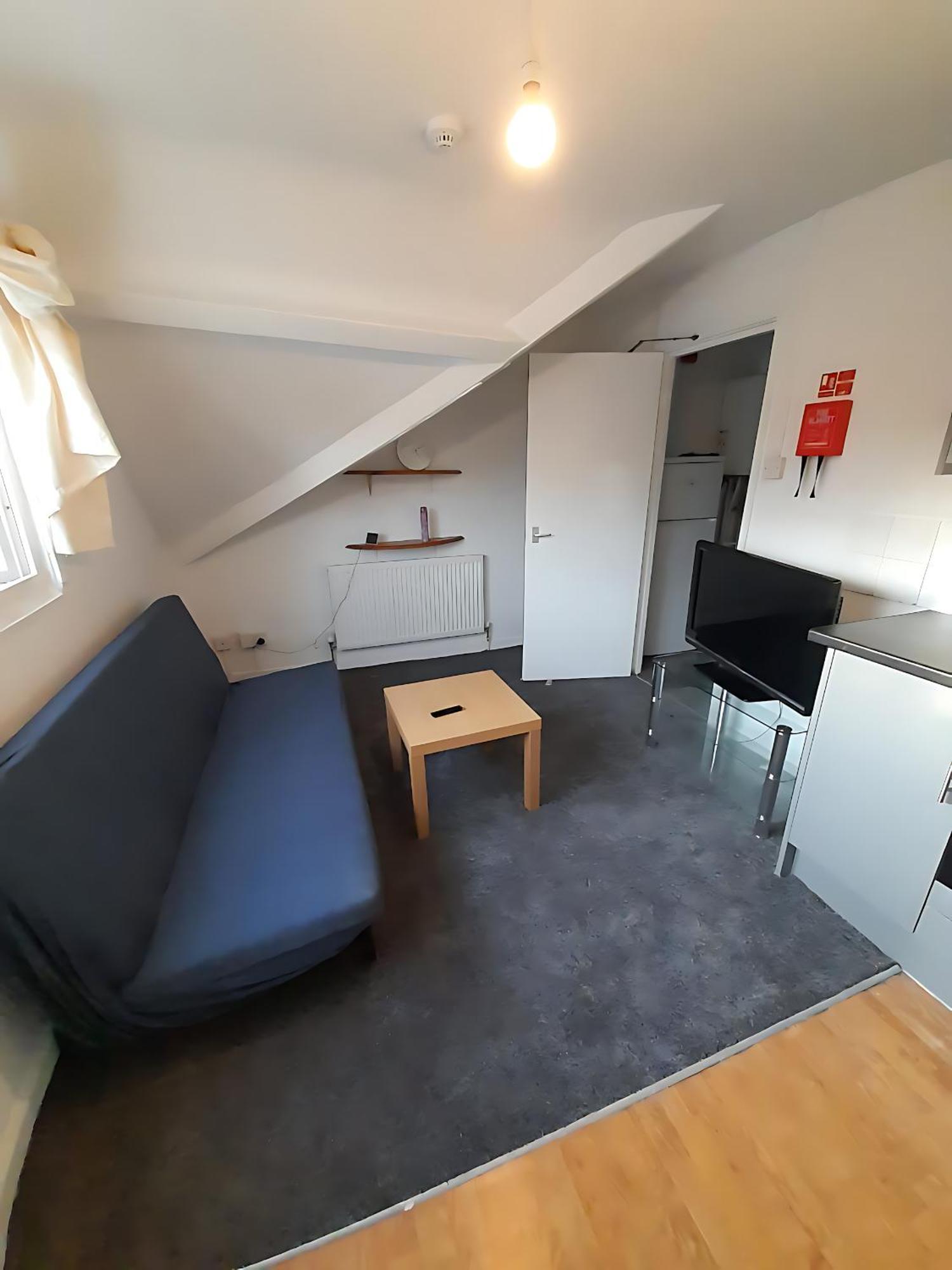 Apartment Entire Victoria Park With Free Street Parking Bus 17 And 18 Direct To Centre, Fast Free Wi-fi Cardiff