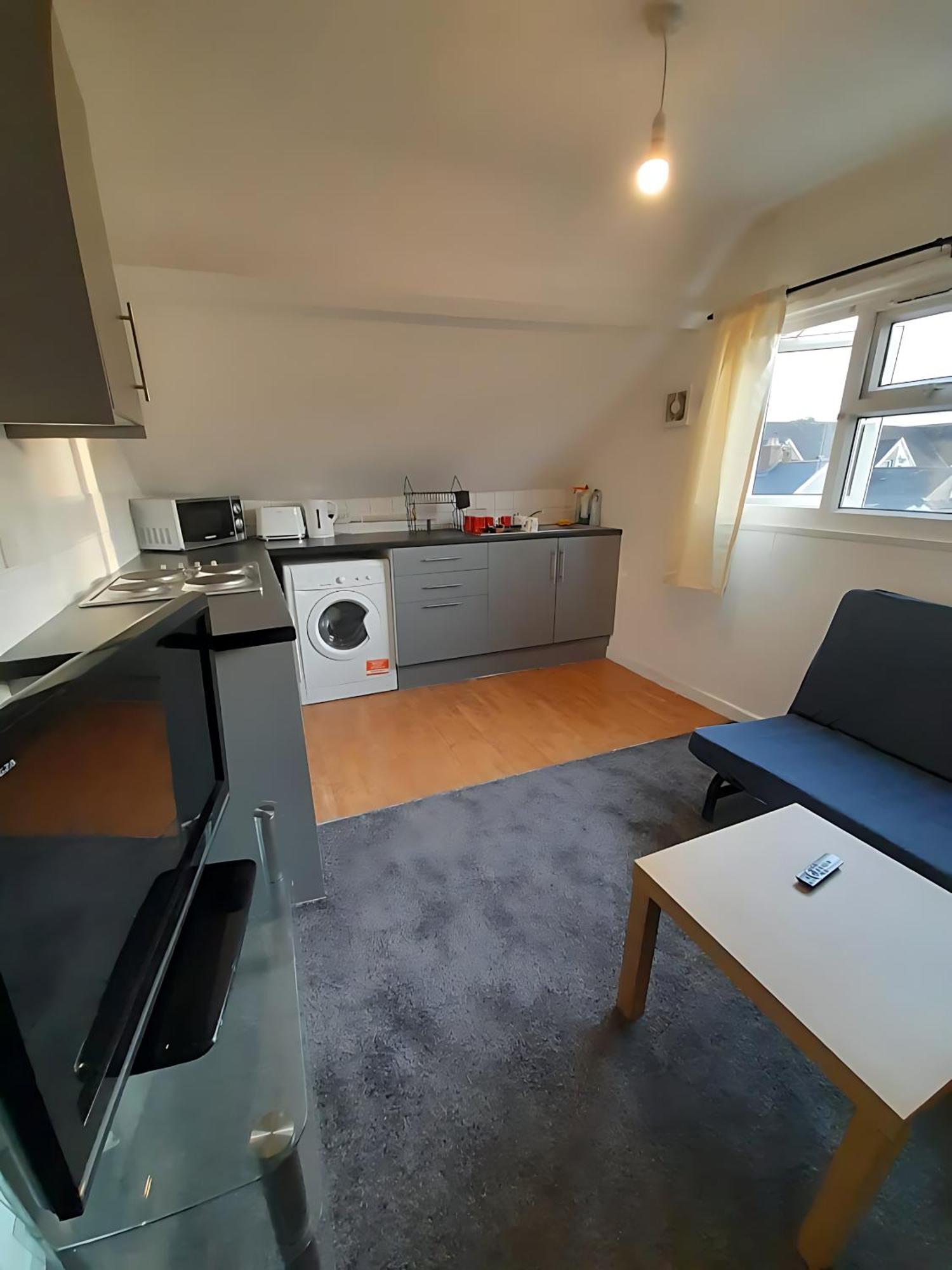 Entire Victoria Park With Free Street Parking Bus 17 And 18 Direct To Centre, Fast Free Wi-fi Apartment Cardiff