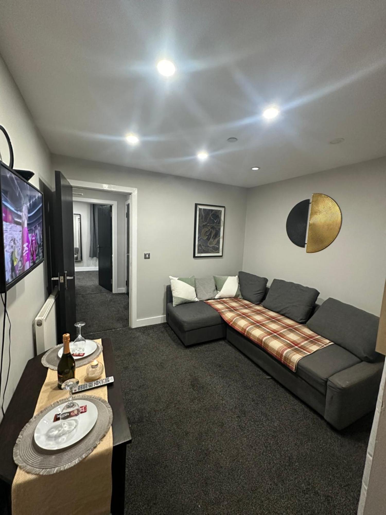 1 Bedroom Flat In Center Apartment Cardiff