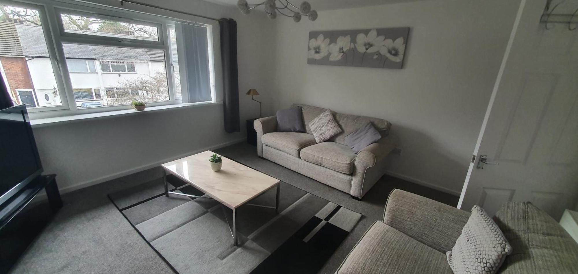 Apartment The Coral - 2 Bedroom In Lakeside, Minutes From Roath Park *