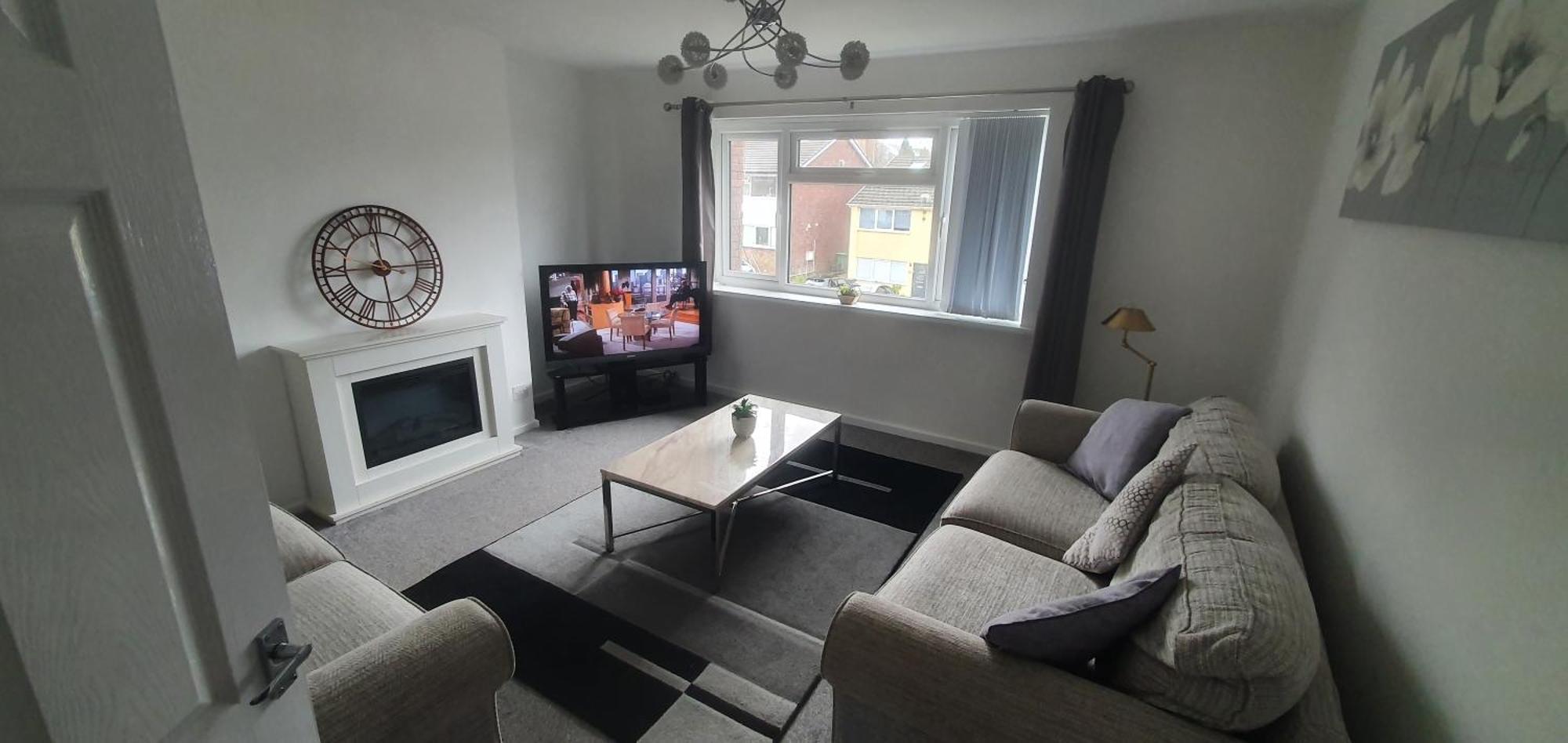 Apartment The Coral - 2 Bedroom In Lakeside, Minutes From Roath Park