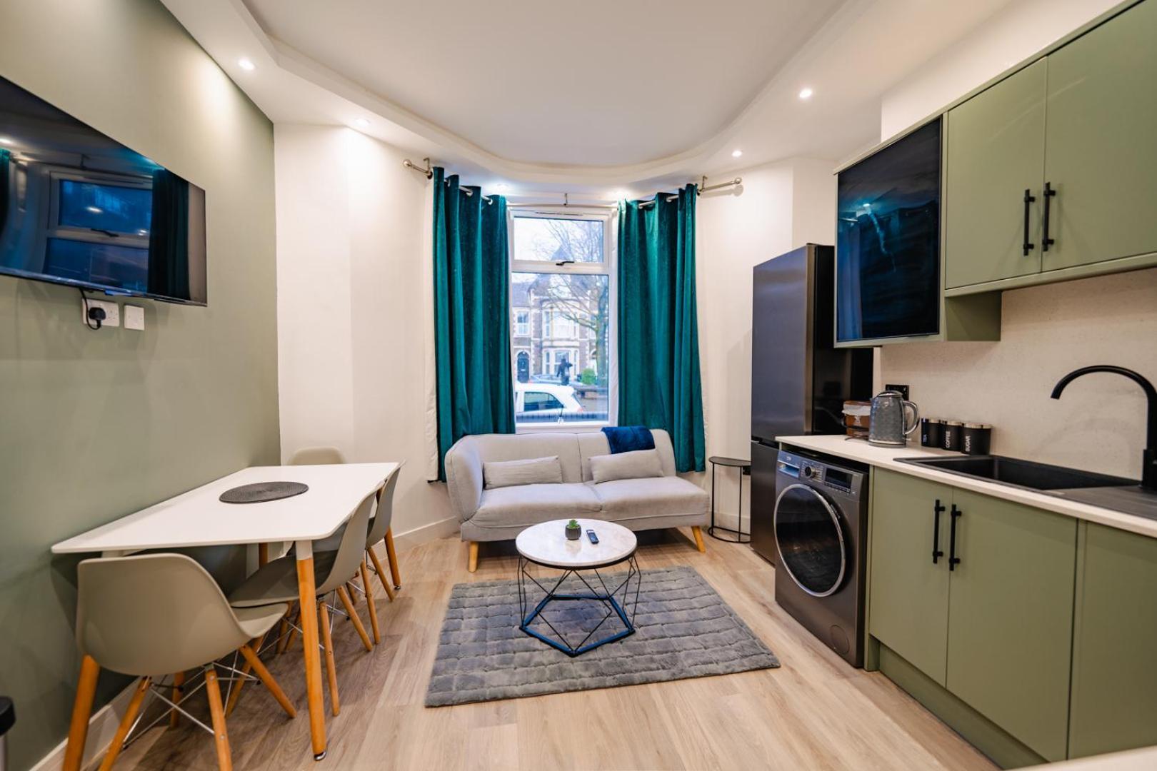 Luxury In Centre Apartment *