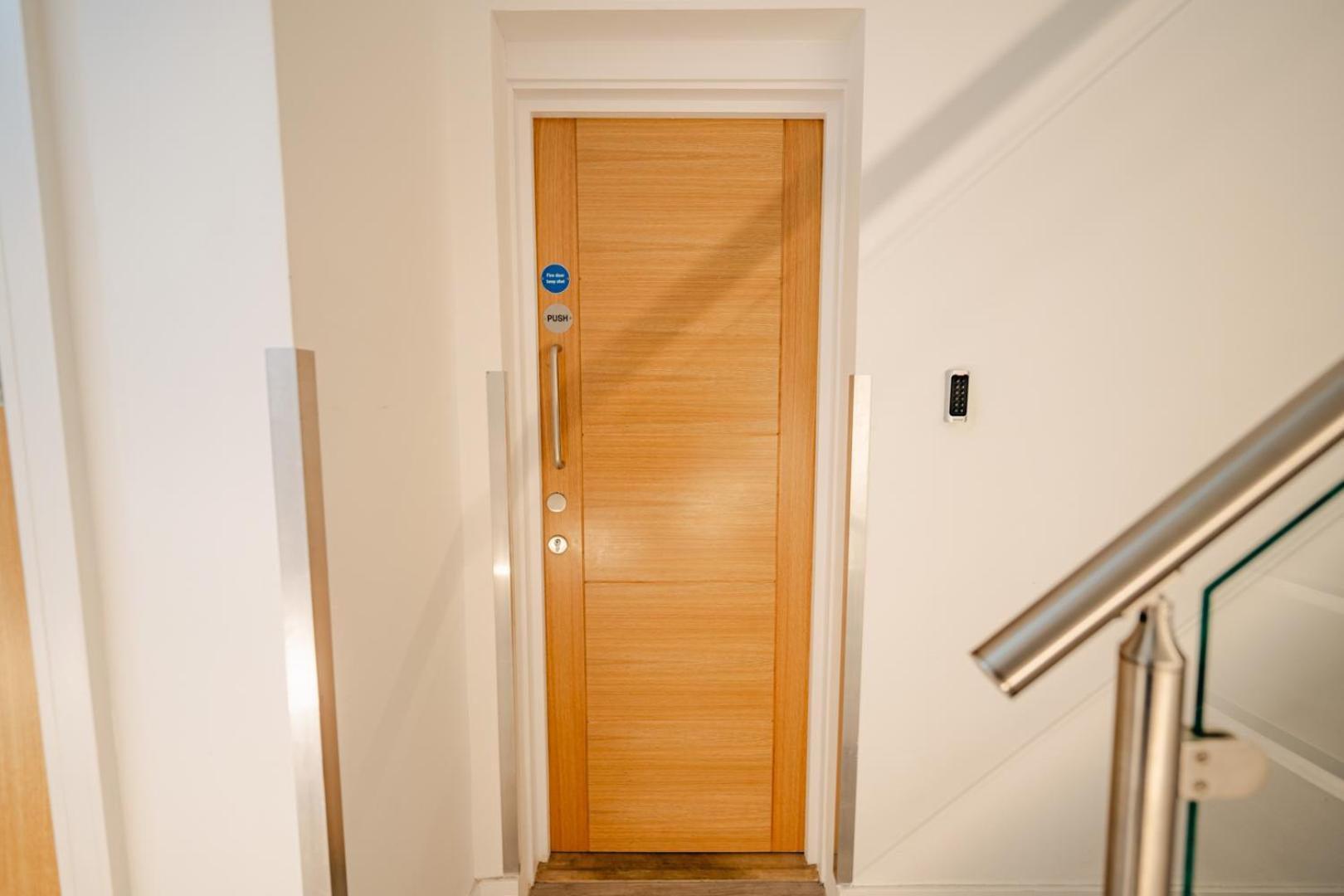 Luxury In Centre Apartment *
