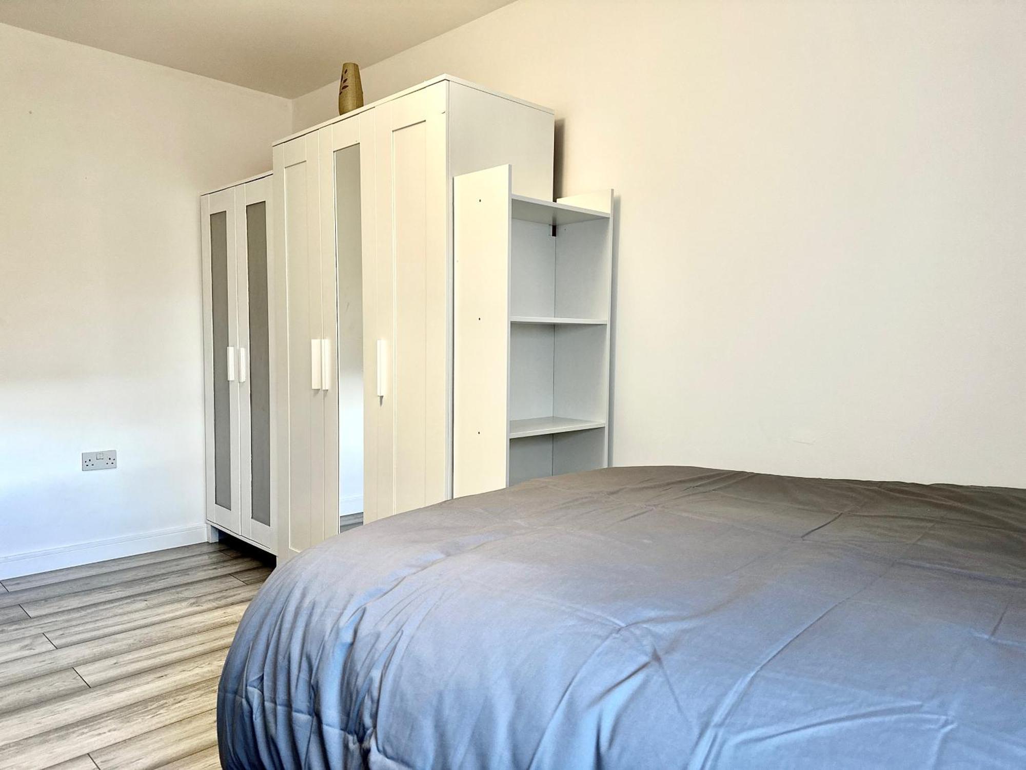 Large Double In Centre Host Lives Onsite, Only With Own Bathroom