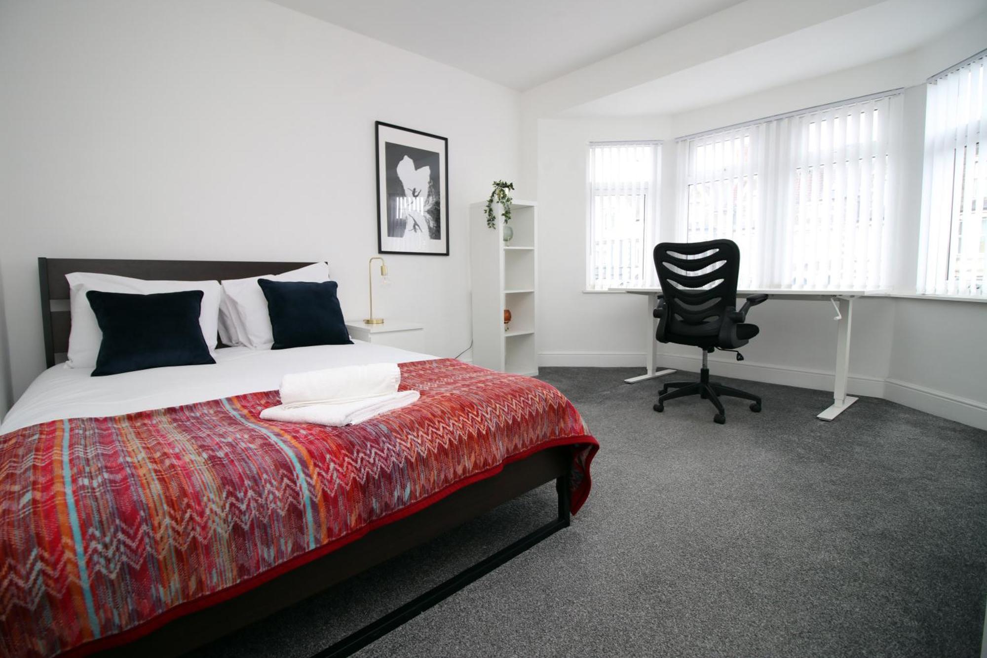 Guest house Royal Oak House - 5 Bedroom House - Wifi - Parking Cardiff